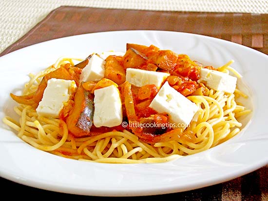 Spaghetti with eggplants, bell peppers and feta Spaghetti with eggplants, bell peppers and feta