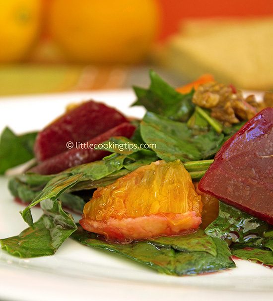 Sweet and savory green salad with spinach, beet, orange and walnuts Sweet and savory green salad with spinach, beet, orange and walnuts