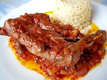 Quails in tomato and red wine sauce